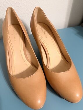 Cole Haan Nike Air Tan Leather Round-Toe Pumps